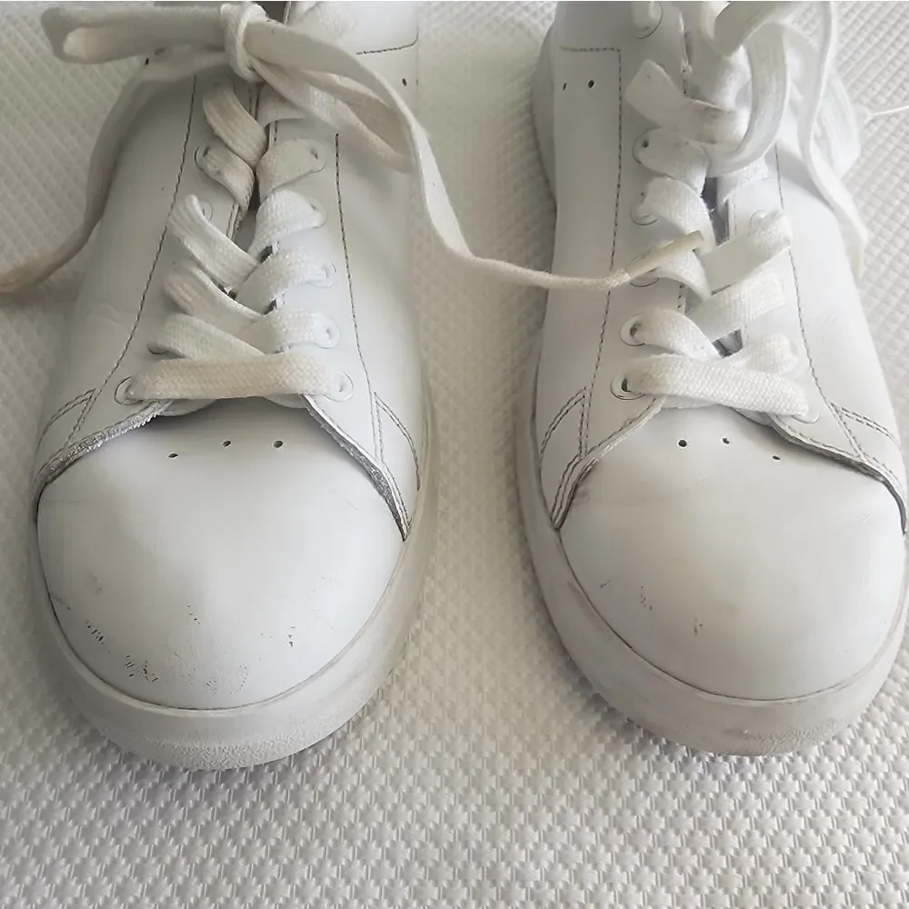 Tory Burch White Leather Sneakers with Low-Top Design some scratch